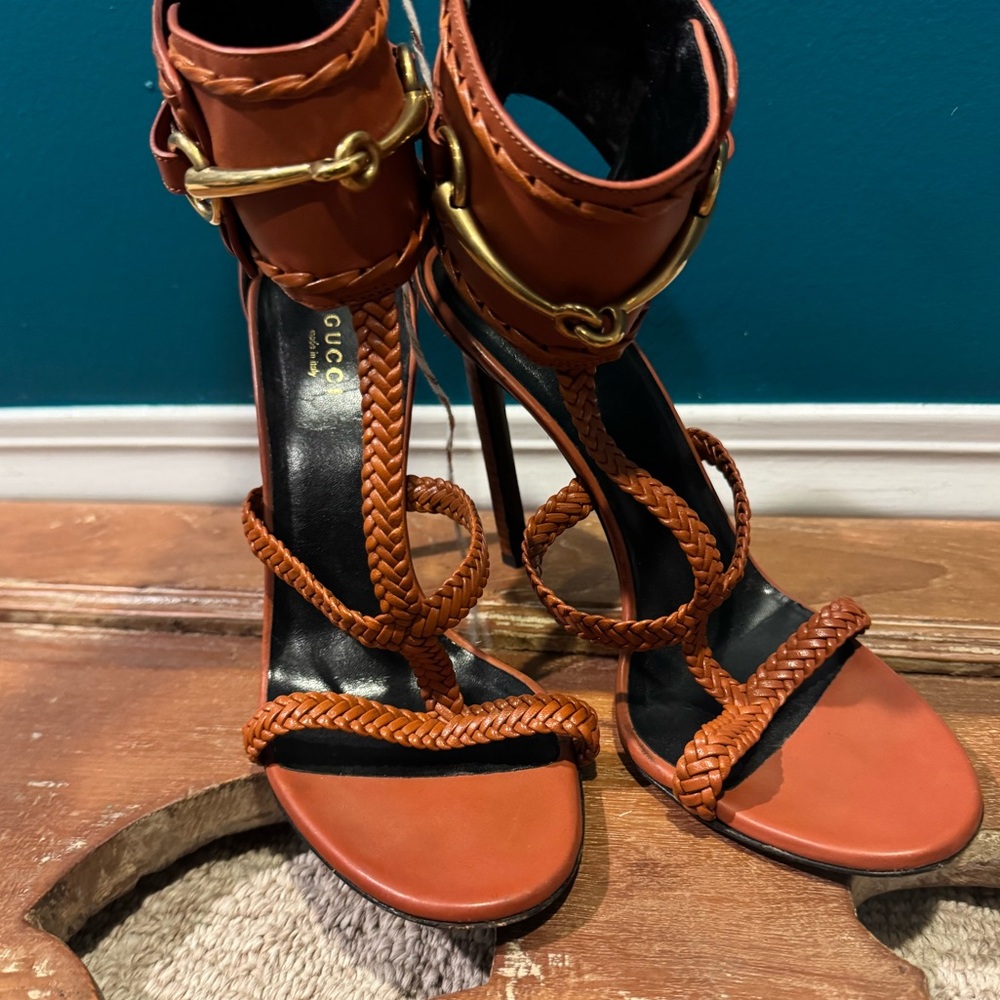 Gucci Women's Orange Braided Heels - Picture 7 of 9